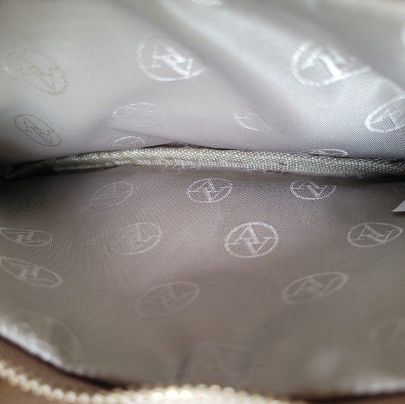 Adrienne Vitadini Fashion Wristlet - Picture 3 of 3